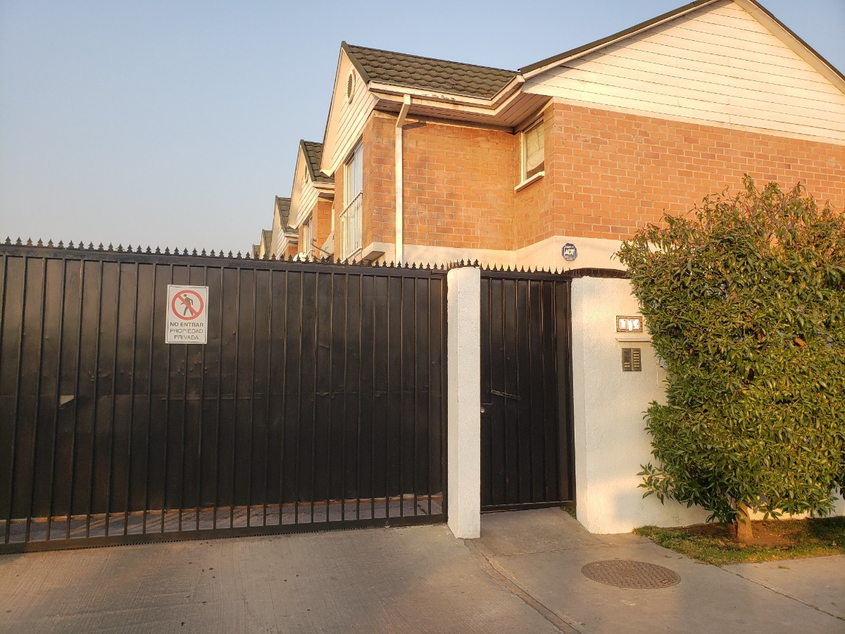 Arriendo Casa N 3D en suite Walk-in cl&oacute;set 3B 1E Antigua Lo Barnechea - Lo Barnechea