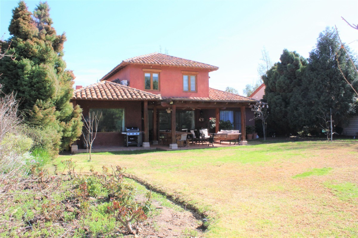 Venta Casa O 5D en suite Walk-in cl&oacute;set 4B 2E Chicureo - Colina