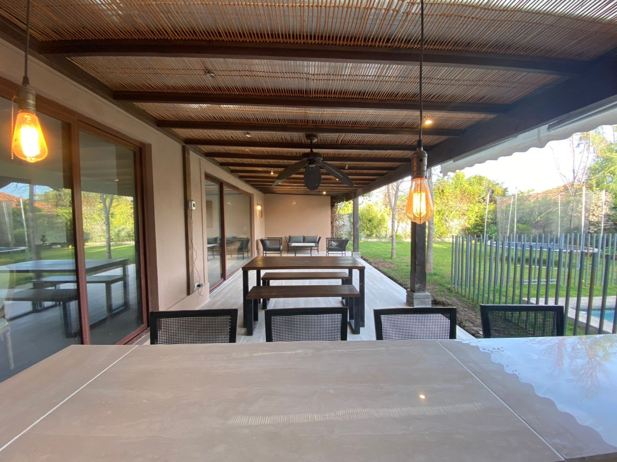 Venta Casa N 4D en suite Walk-in cl&oacute;set 4B 2E 1B Chicureo - Colina
