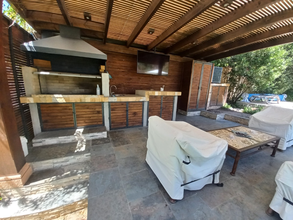 Venta Casa NP 5D en suite Walk-in cl&oacute;set 4B 6E 2B Chicureo - Colina