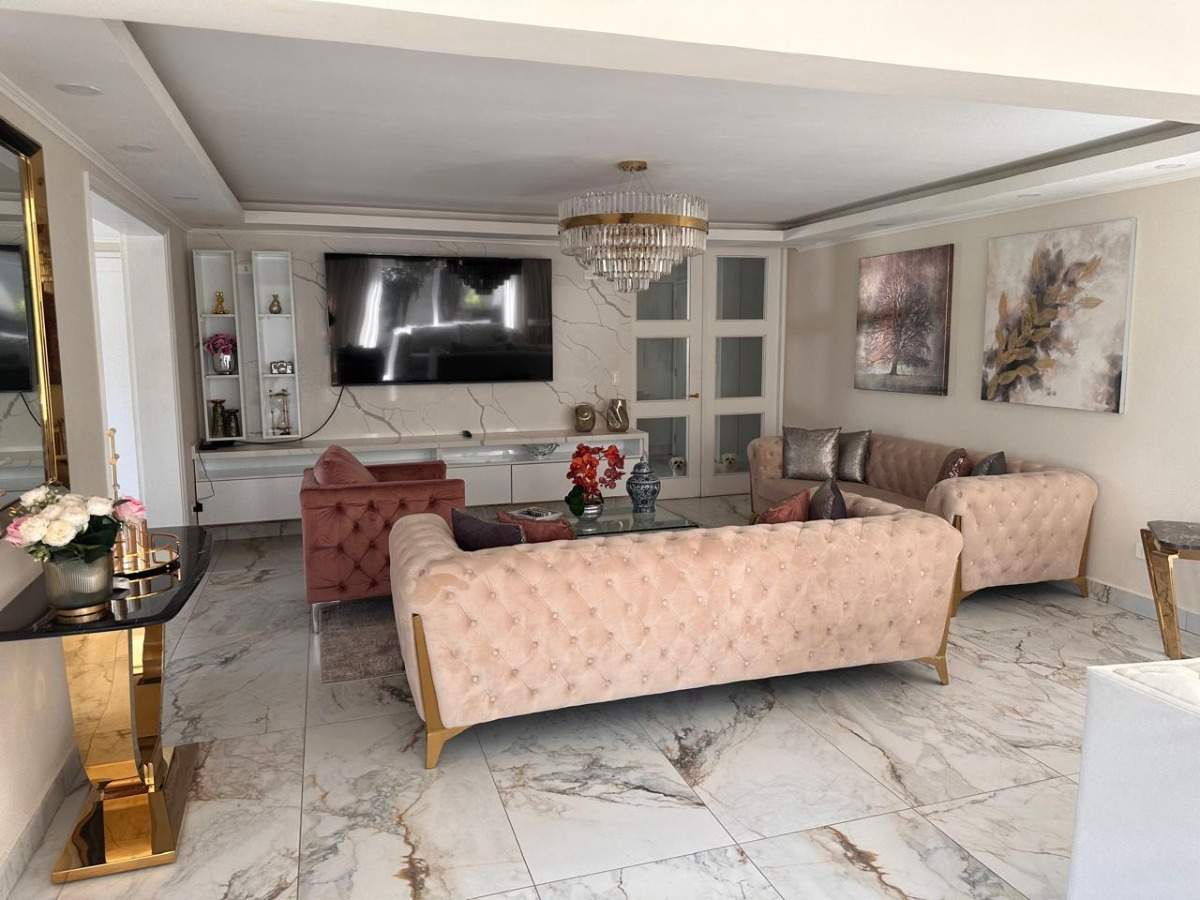 Arriendo Casa NO 4D en suite Walk-in cl&oacute;set 6B 3E 1B Los Dominicos - Las Condes