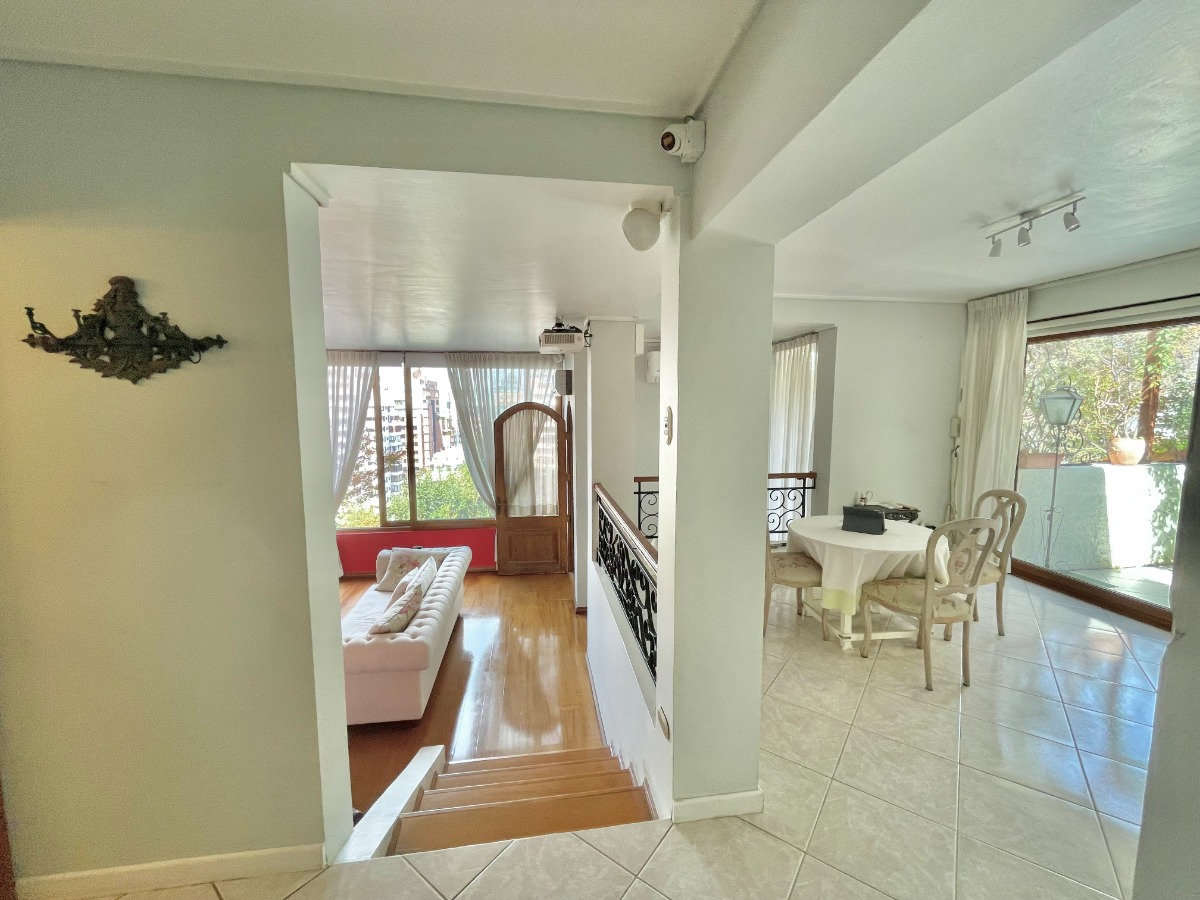 Venta Casa S 5D en suite Walk-in cl&oacute;set 5B 3E 1B Barrio El Golf - Las Condes