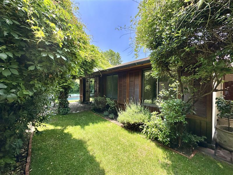 Arriendo Casa NorOriente-Poniente 5D 3B 2E 1B Jard&iacute;n Del Este - Vitacura