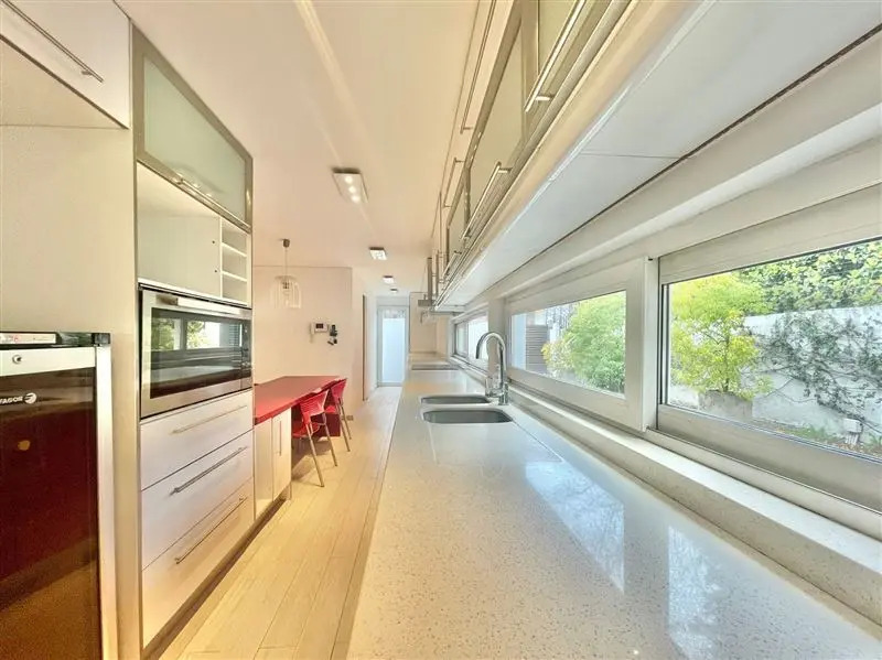 Arriendo Casa NorOriente-Poniente 6D 4B 2E 1B Borde R&iacute;o - Casa Piedra - Vitacura
