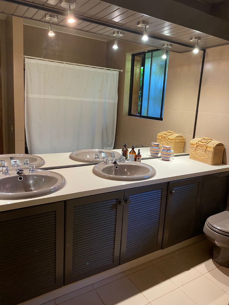 Venta Casa NO 4D 3B 5E 1B La Dehesa - Lo Barnechea