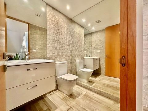 Venta Casa Oriente 4D 4B 3E Barrio El Golf - Las Condes