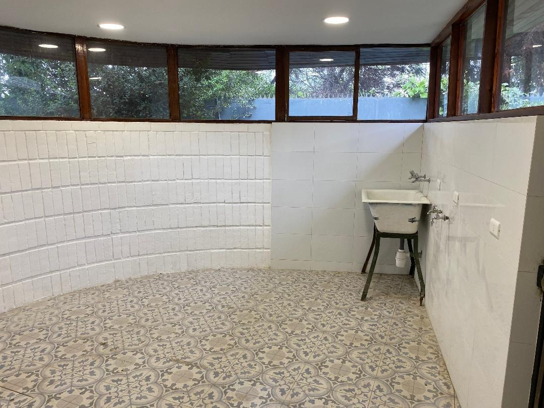 Arriendo Casa 4D en suite Walk-in cl&oacute;set 4B 2E 1B San Carlos de Apoquindo - Las Condes