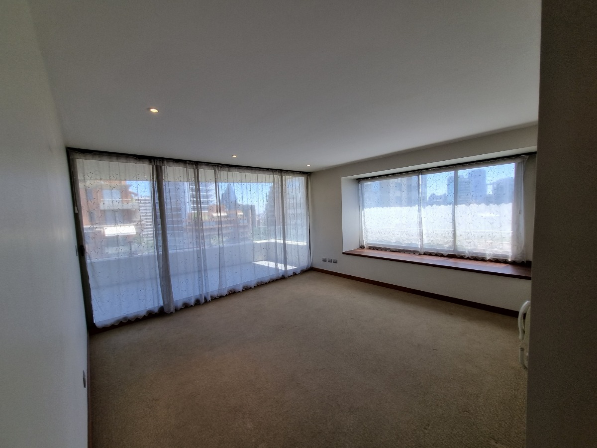 Venta Departamento 4D Barrio El Golf - Las Condes