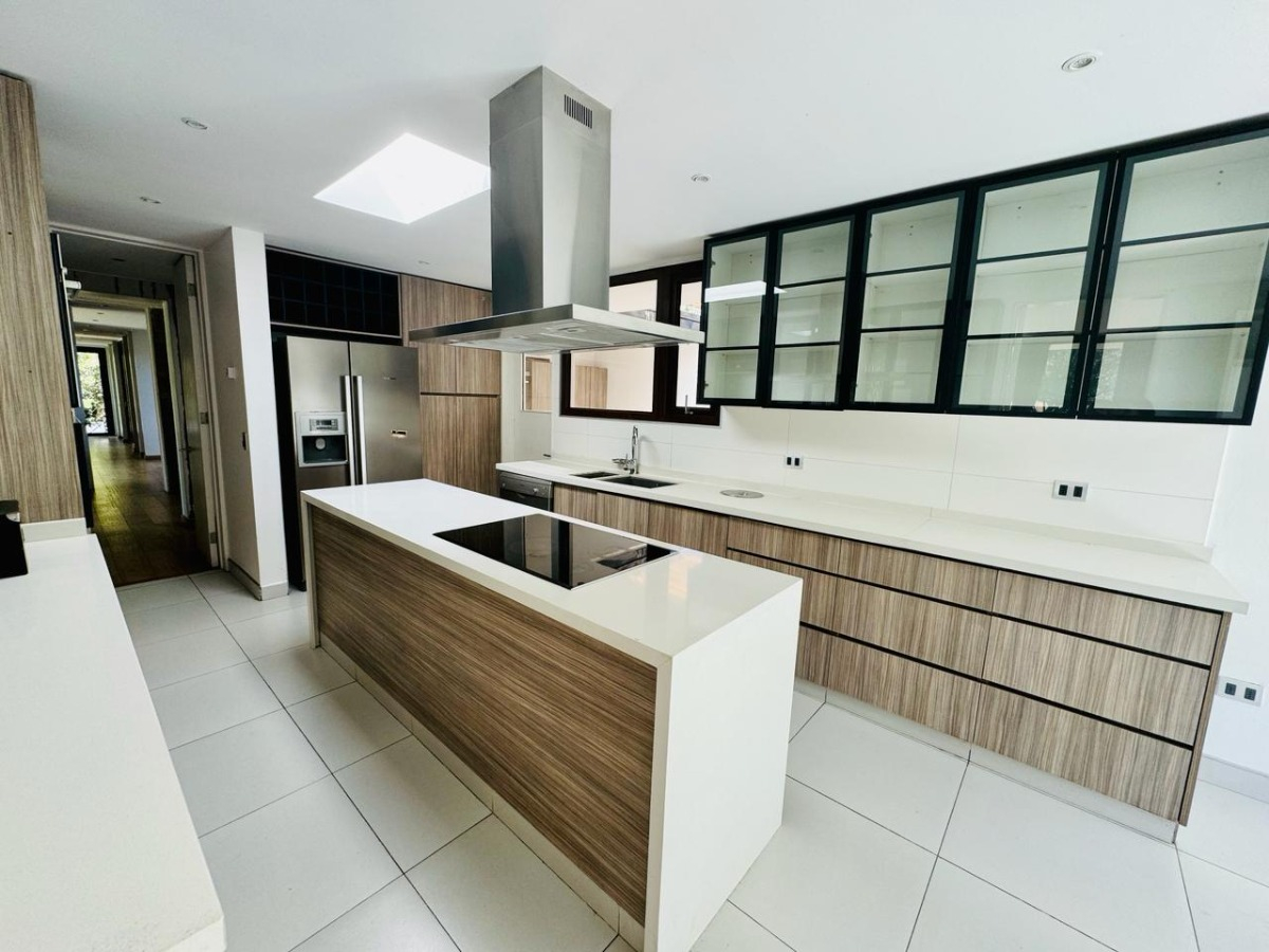 Venta Casa NO 5D en suite Walk-in cl&oacute;set 5B 6E 1B Chicureo - Colina