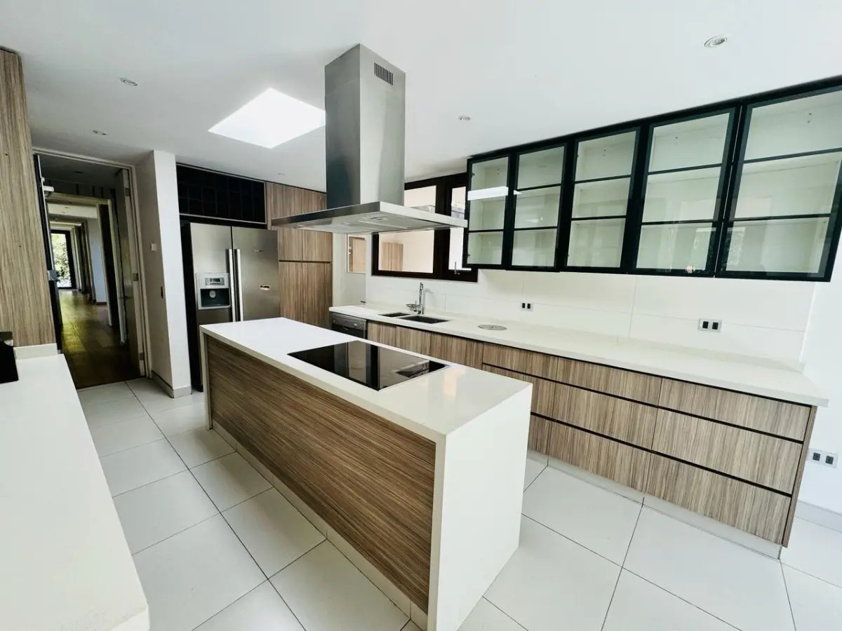 Venta Casa NO 5D en suite Walk-in cl&oacute;set 5B 6E 1B Chicureo - Colina