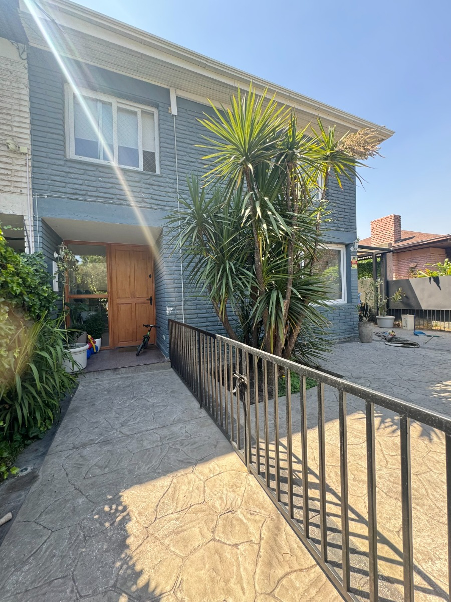 Venta Casa NO 3D 2B 2E 1B Alto Las Condes - Las Condes