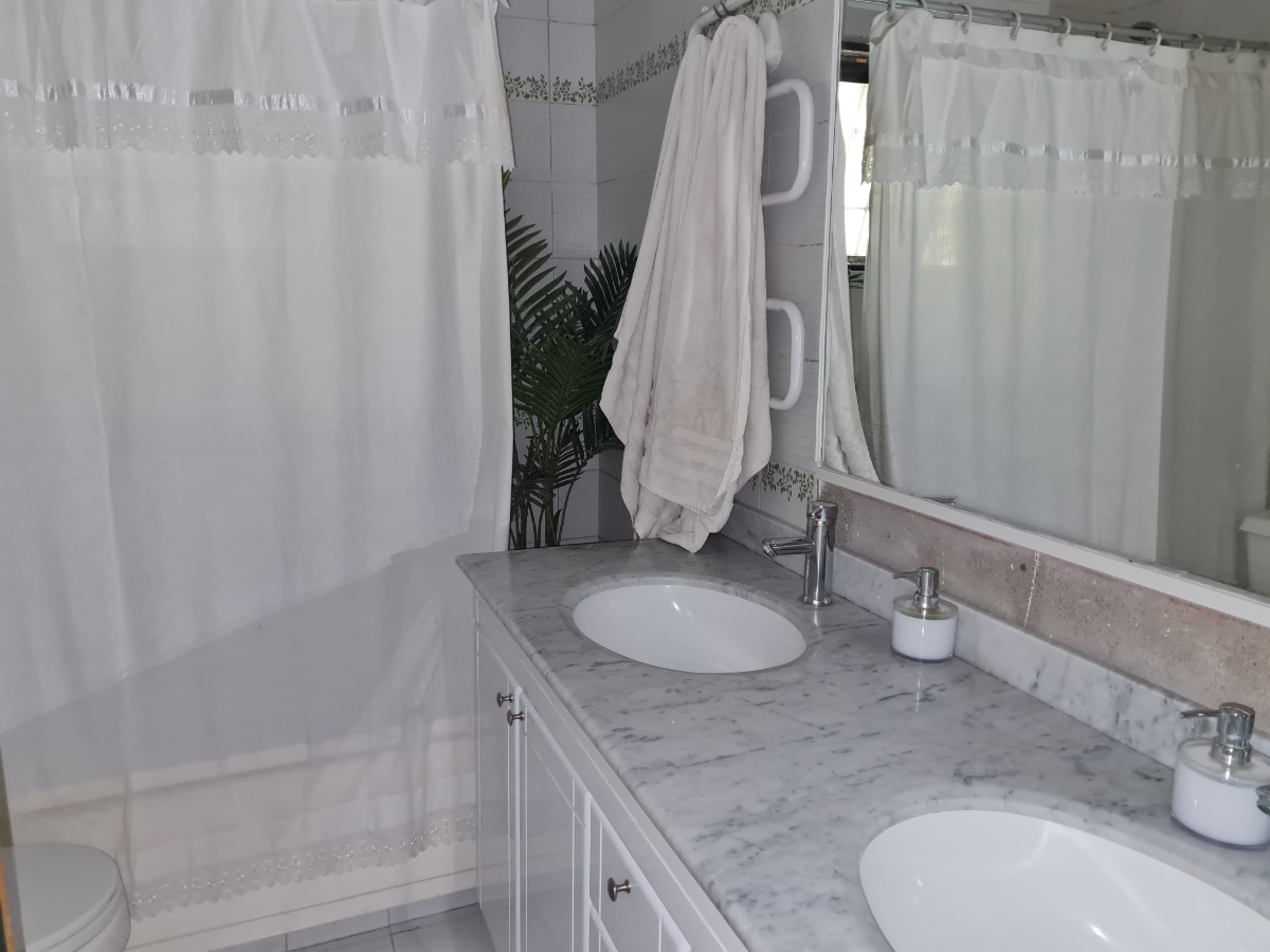 Venta Casa NO 5D en suite Walk-in cl&oacute;set 4B 2E 1B La Dehesa - Lo Barnechea