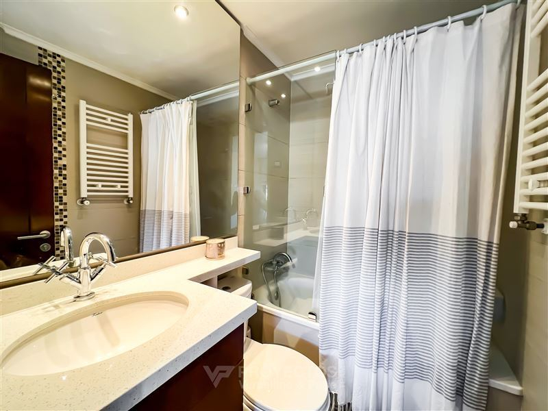 Venta Departamento Norte 2D en suite Walk-in cl&oacute;set 2B 1E 1B Alto Las Condes - Las Condes