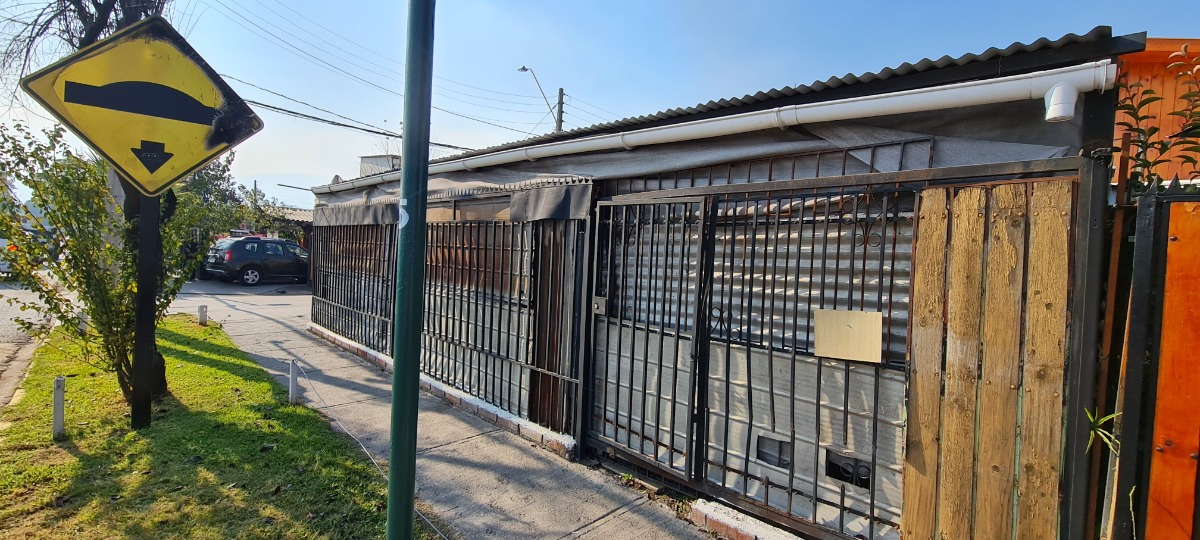 Venta Casa 2D 1B 1E 1B Antigua Lo Barnechea - Lo Barnechea