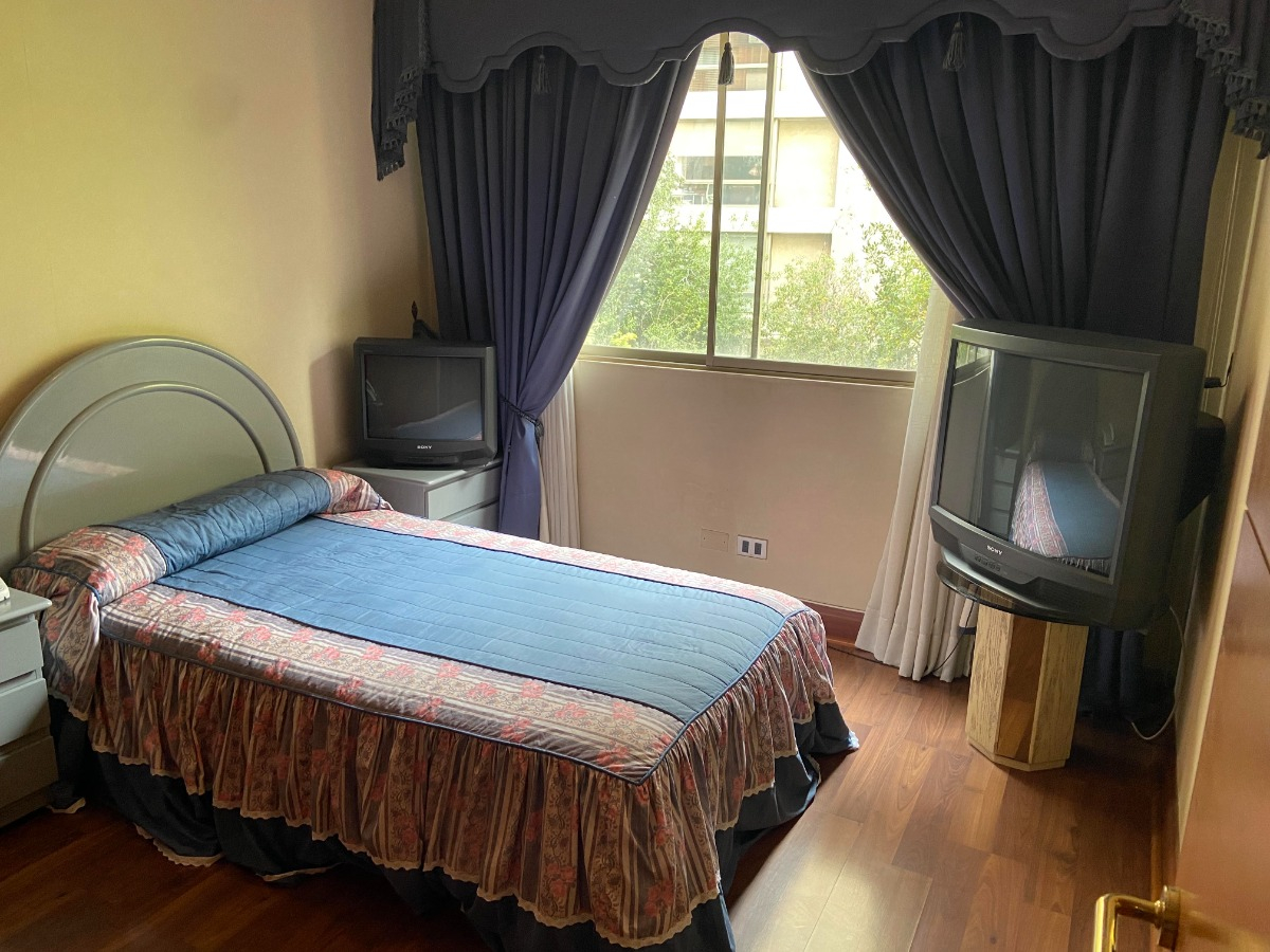 Venta Departamento SO 4D Walk-in cl&oacute;set 4B 2E 1B Barrio El Golf - Las Condes