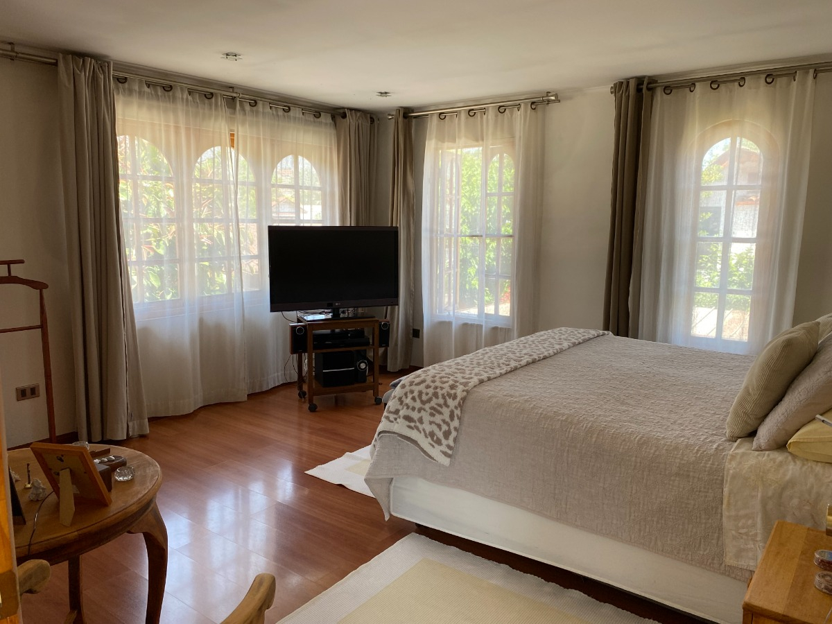 Venta Casa NOSP 4D en suite Walk-in cl&oacute;set 3B 2E 2B Estadio Croata - Vitacura