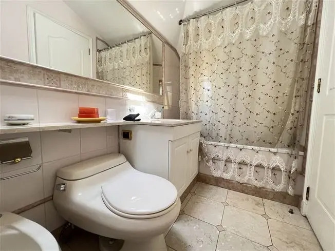 Arriendo Casa 7D 7B 6E 2B Los Dominicos - Las Condes