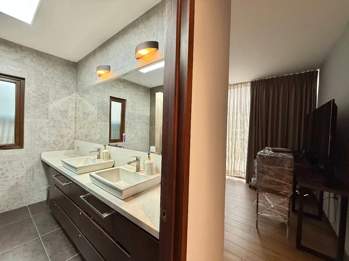 Venta Casa NOSP 6D WI cl&oacute;set Suite 5B 8E 2Bd 320m2 El Array&aacute;n - Lo Barnechea