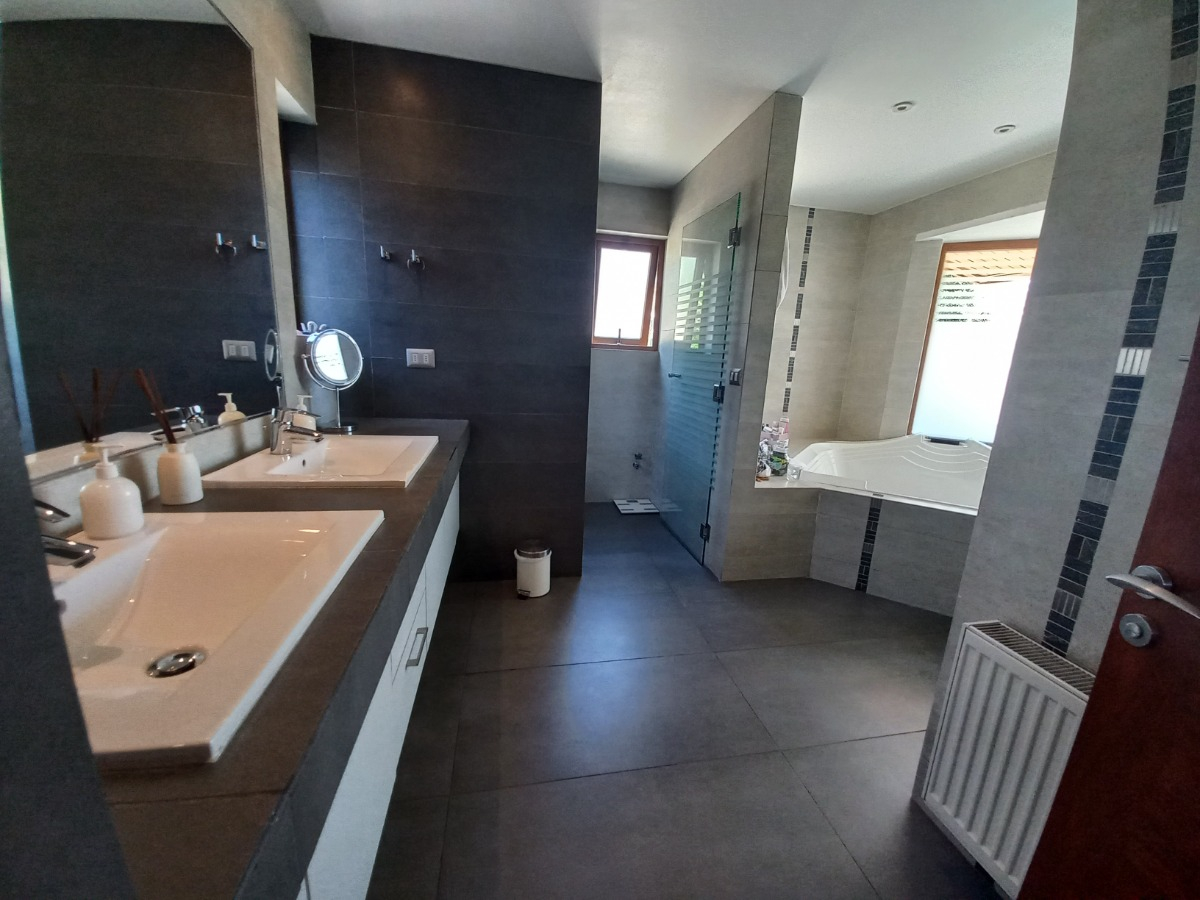 Venta Casa NP 5D en suite Walk-in cl&oacute;set 4B 6E 2B Chicureo - Colina