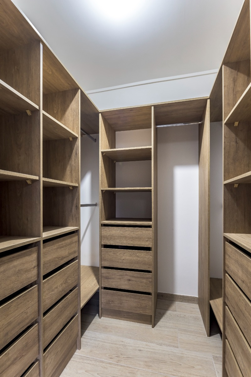 Arriendo Casa NO 6D en suite Walk-in cl&oacute;set 4B 2E 1B Barrio El Golf - Las Condes