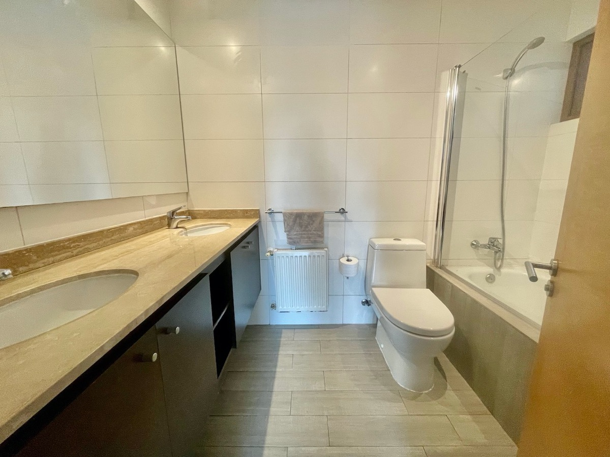 Venta Casa NP 5D en suite Walk-in cl&oacute;set 5B 2E 2B Chicureo - Colina