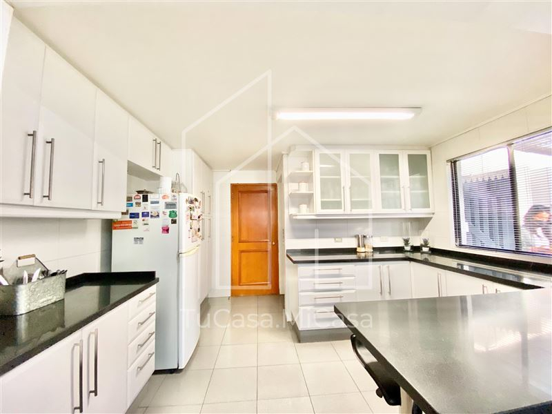 Venta Casa Nor-Oriente 4D en suite Walk-in cl&oacute;set 3B 2E 1B San Carlos de Apoquindo - Las Condes