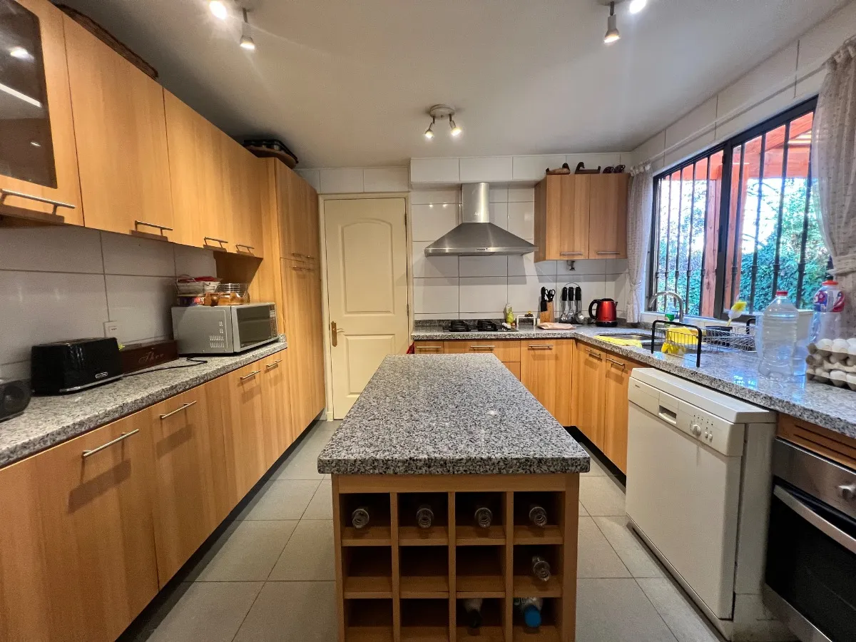 Venta Casa NO 5D WI cl&oacute;set Suite 4B 2E 1Bd La Dehesa - Lo Barnechea