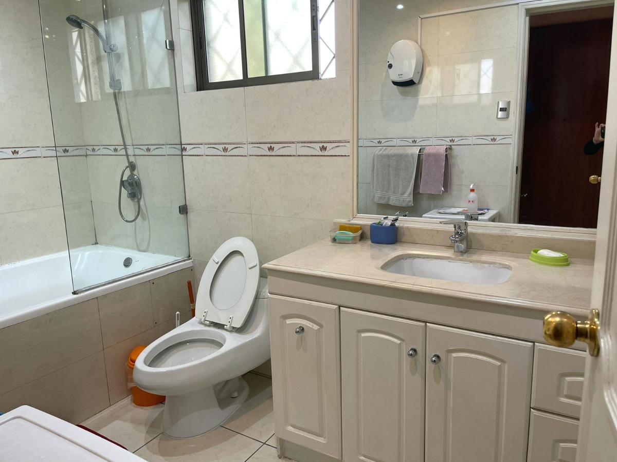 Venta Casa NO 8D en suite Walk-in cl&oacute;set 5B 4E 1B Troncos Viejos - La Reina