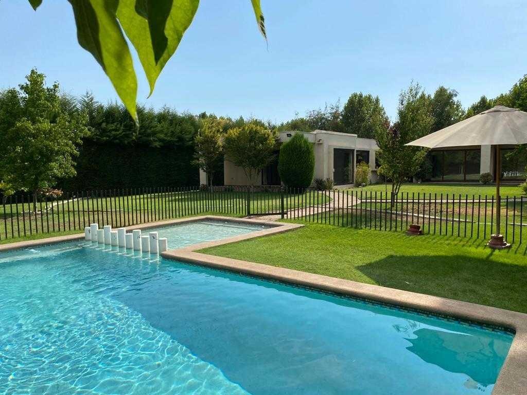 Venta Casa NO 5D en suite Walk-in cl&oacute;set 4B 4E 1B Chicureo - Colina