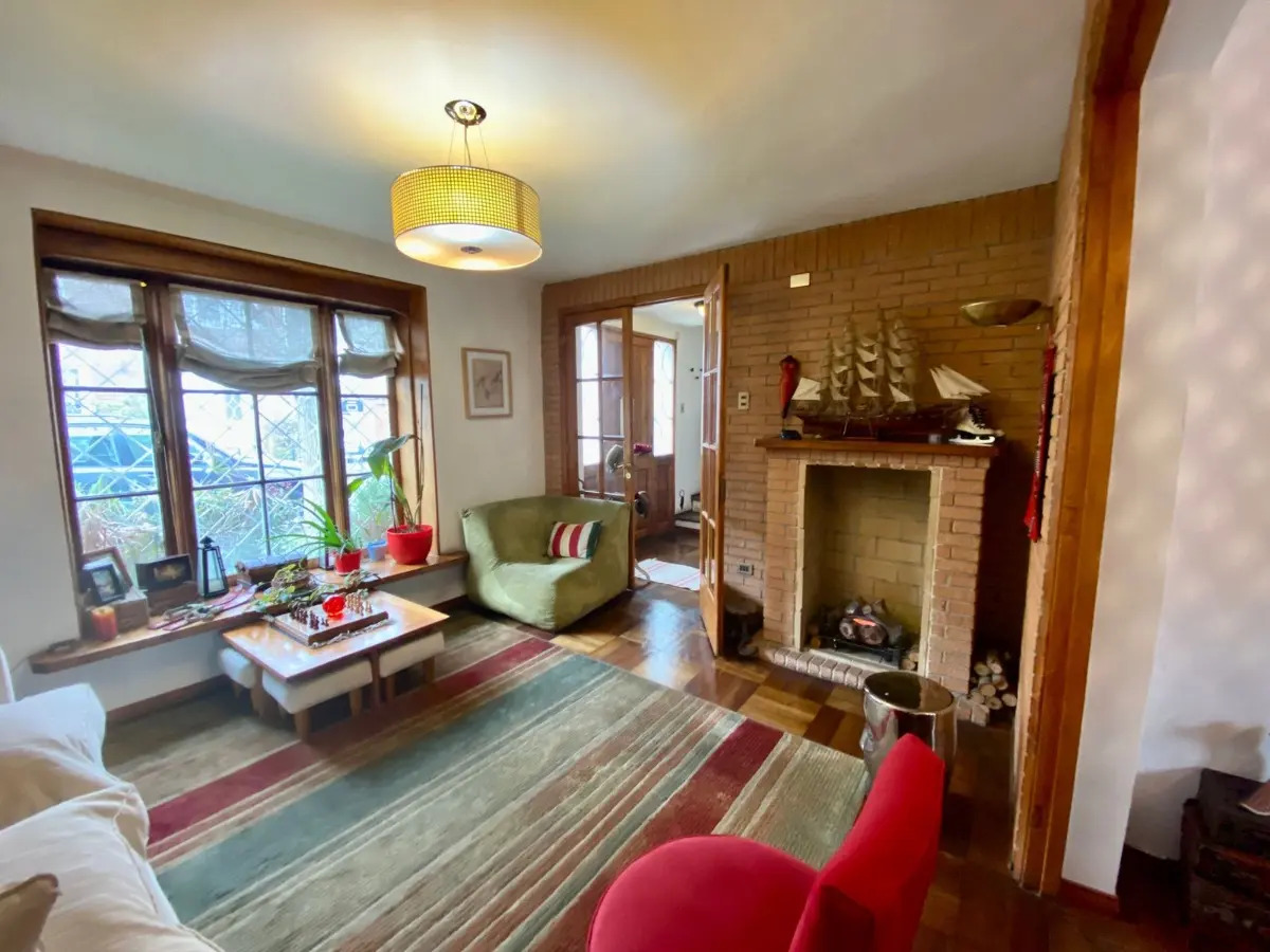 Venta Casa NO 4D Walk-in cl&oacute;set 2B 1E 1B Barrio El Golf - Las Condes