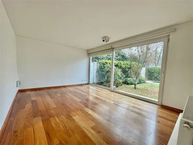 Arriendo Casa NorOriente-Poniente 6D 4B 2E 1B Borde R&iacute;o - Casa Piedra - Vitacura