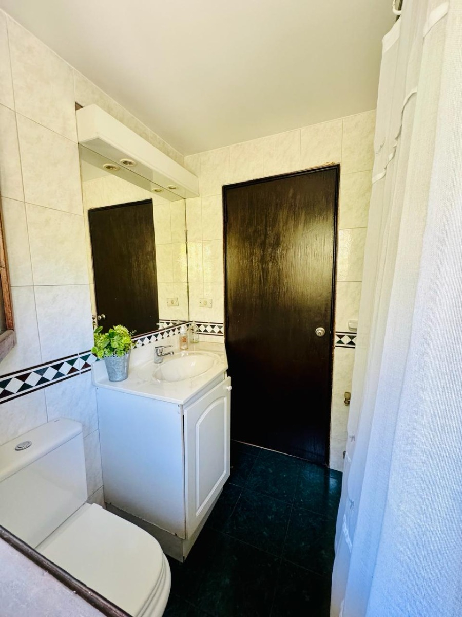 Venta Casa NO 4D Walk-in cl&oacute;set 3B 3E 1B Borde R&iacute;o - Casa Piedra - Vitacura