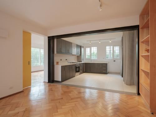 Venta Casa Oriente 1D 2B 2E Barrio El Golf - Las Condes