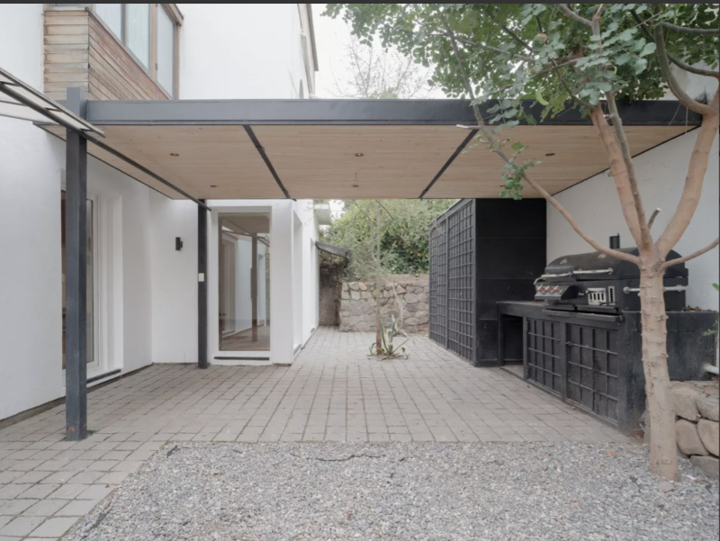 Venta Casa Oriente 1D 2B 2E Barrio El Golf - Las Condes