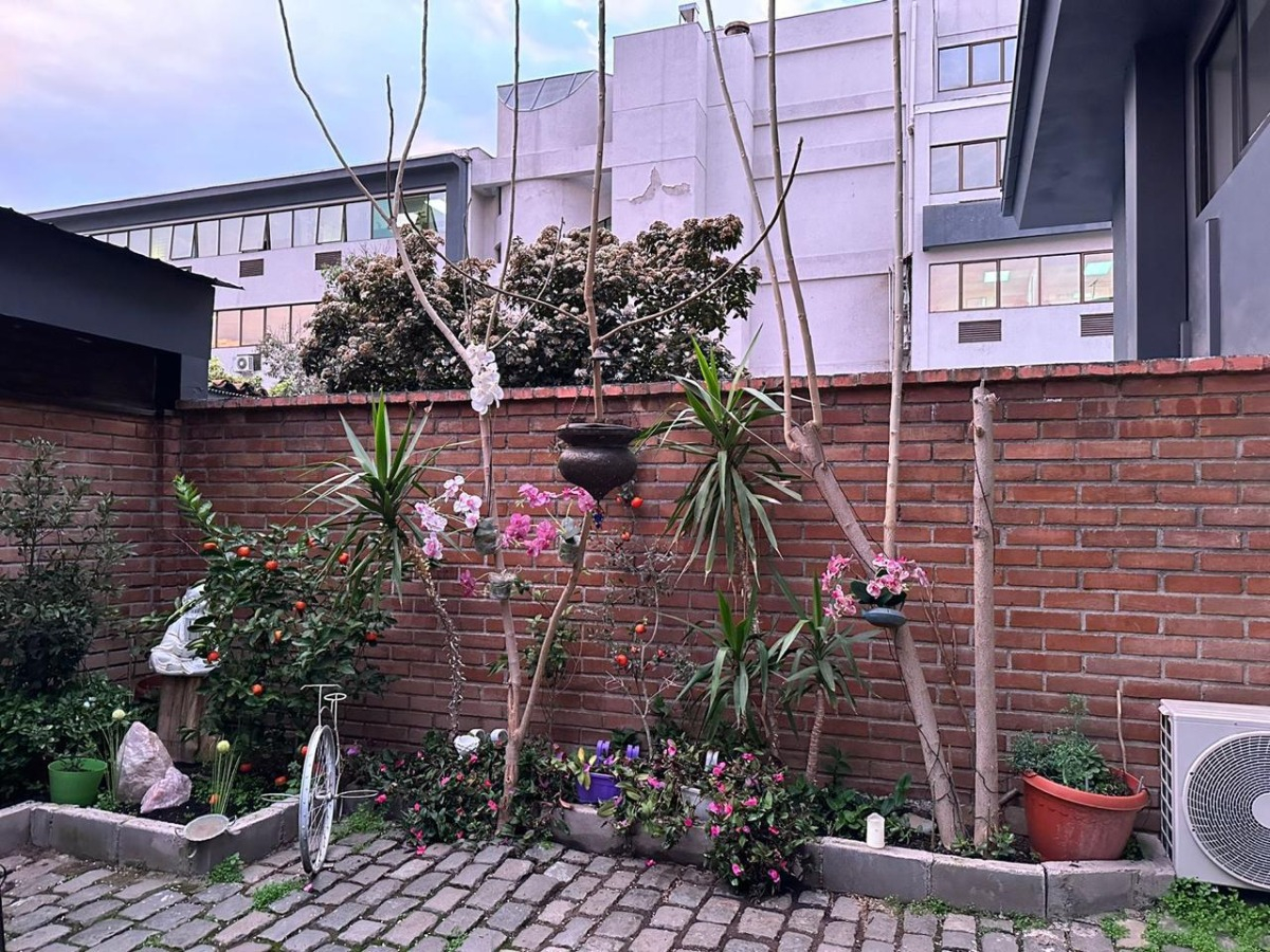 Arriendo Casa 6D en suite Walk-in cl&oacute;set 4B 4E 1B Metro Manquehue - Apumanque - Las Condes