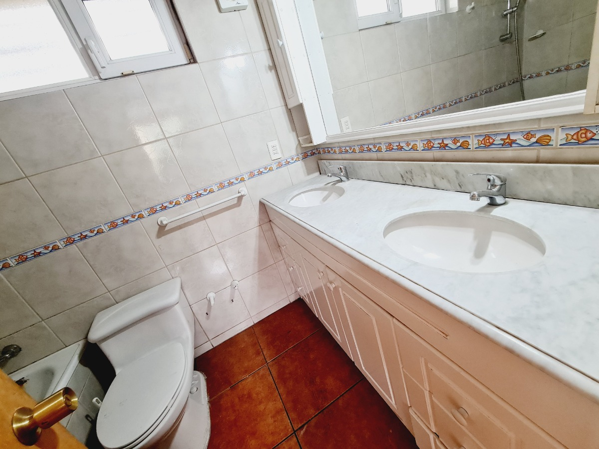 Arriendo Casa SO 6D 3B 2E 1B Nuestra Se&ntilde;ora del Rosario - Vitacura