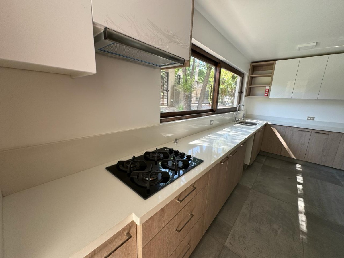 Venta Casa NO 6D Walk-in cl&oacute;set 4B 2E 1B San Carlos de Apoquindo - Las Condes