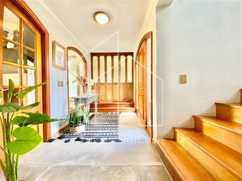 Venta Casa Nor-Oriente 4D en suite Walk-in cl&oacute;set 3B 2E 1B San Carlos de Apoquindo - Las Condes