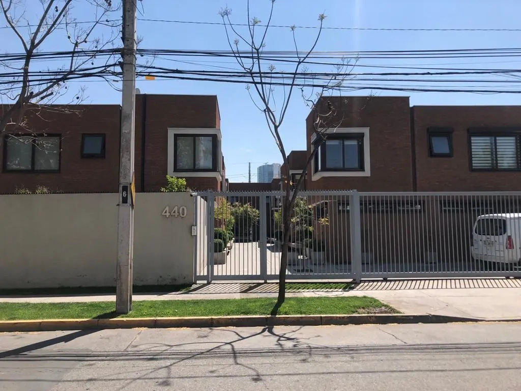 Venta Casa NO 3D 3B 2E 2Bd Metro Manquehue - Apumanque - Las Condes