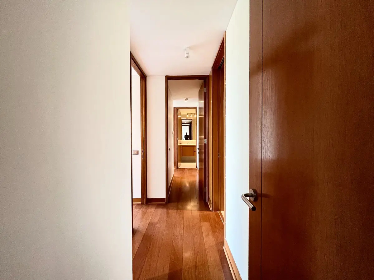 Arriendo Departamento S 4D en suite Walk-in cl&oacute;set 3B 2E 1Bd Barrio El Golf - Las Condes