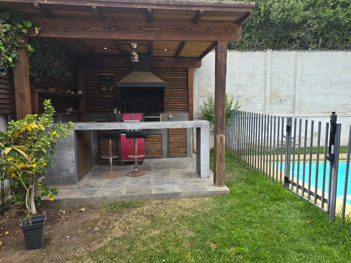 Venta Casa P 5D 4B 2E 2B San Carlos de Apoquindo - Las Condes