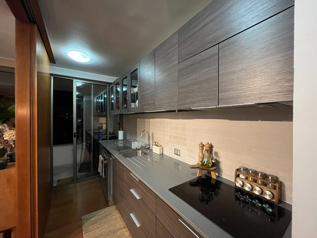 Arriendo Departamento SO 2D en suite Walk-in cl&oacute;set 2B 1E 1B Barrio El Golf - Las Condes