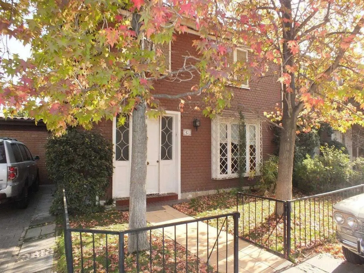 Venta Casa NO 4D Walk-in cl&oacute;set 2B 1E 1B Barrio El Golf - Las Condes