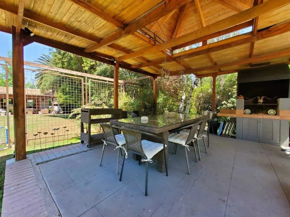 Venta Casa NOSP 5D en suite Walk-in cl&oacute;set 4B 6E 1B El Huinganal - Lo Barnechea