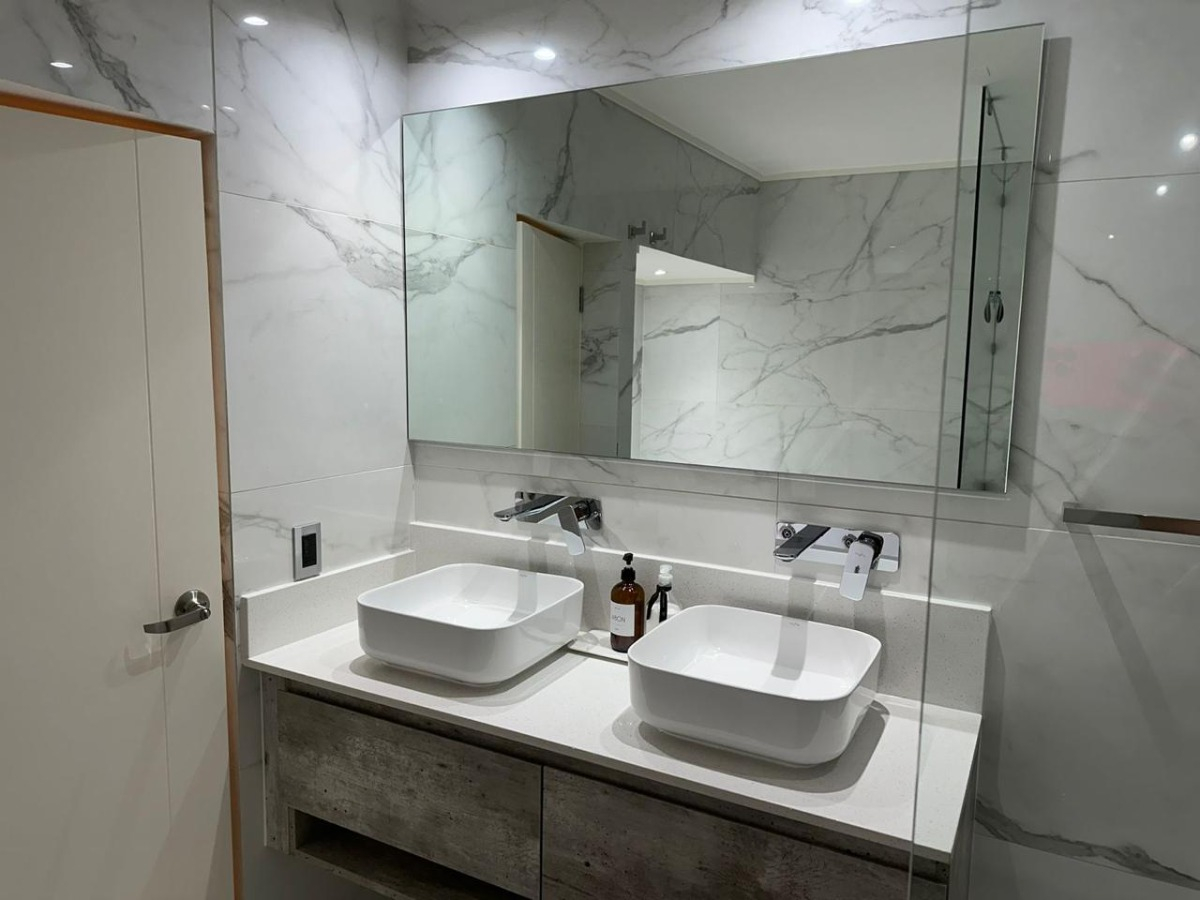 Arriendo Casa 6D en suite Walk-in cl&oacute;set 4B 4E 1B Metro Manquehue - Apumanque - Las Condes