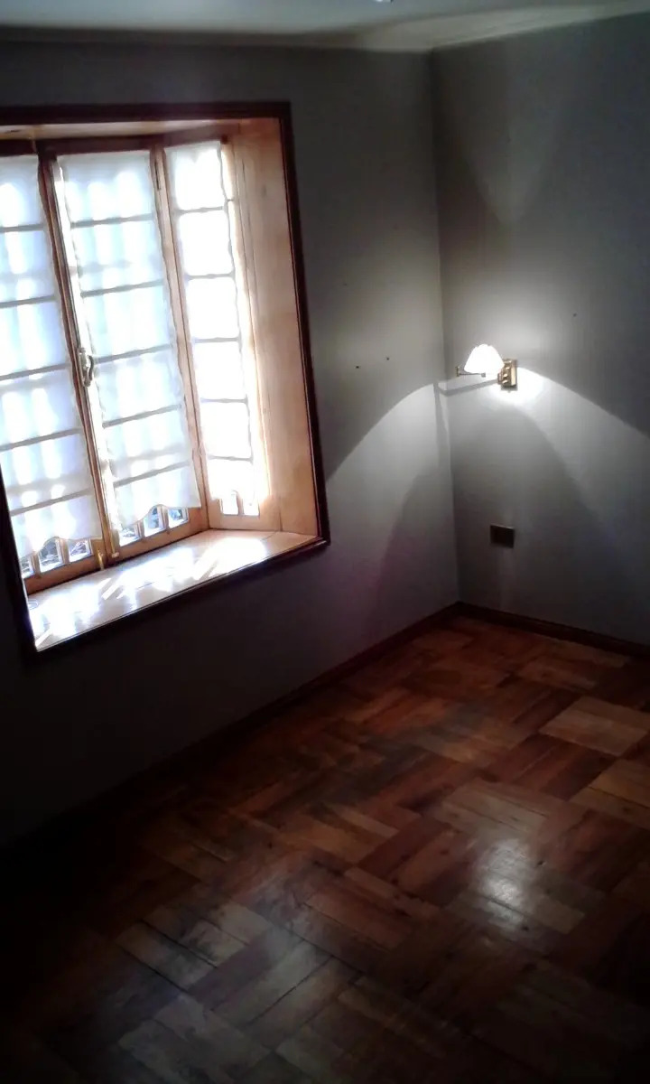 Venta Casa NO 4D Walk-in cl&oacute;set 2B 1E 1B Barrio El Golf - Las Condes