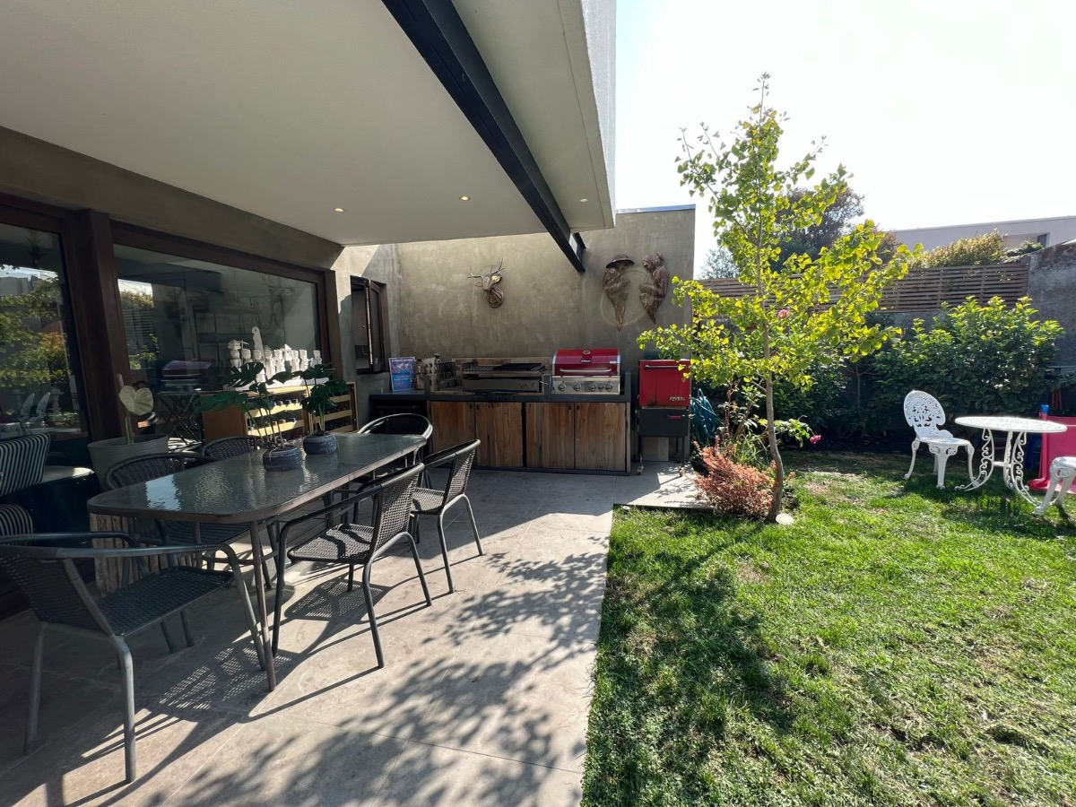 Venta Casa NOSP 4D en suite Walk-in cl&oacute;set 5B 2E La Llaver&iacute;a - Vitacura