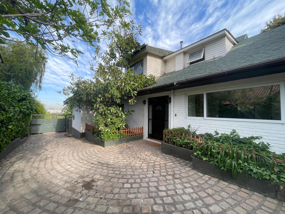 Arriendo Casa 6D 4B 3E 1B Los Dominicos - Las Condes