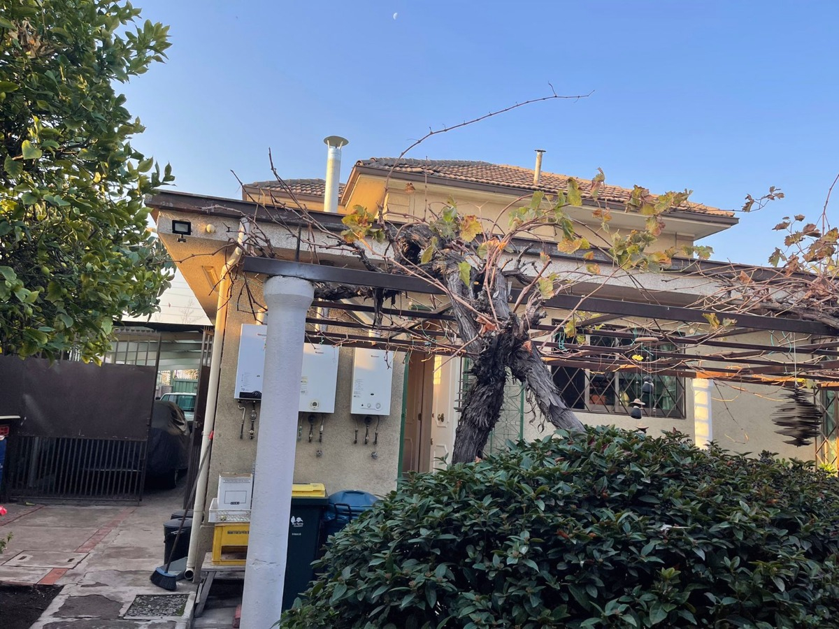 Venta Casa NO 8D en suite Walk-in cl&oacute;set 5B 4E 1B Troncos Viejos - La Reina