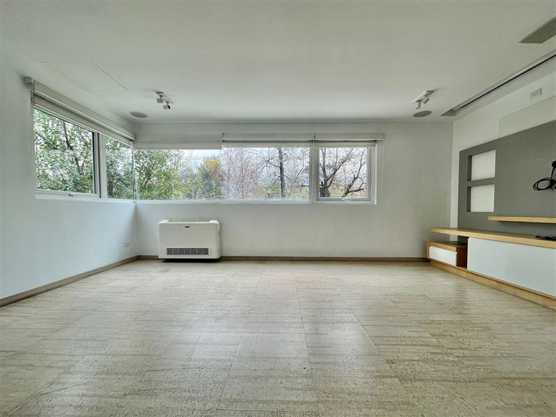 Arriendo Casa NorOriente-Poniente 6D 4B 2E 1B Borde R&iacute;o - Casa Piedra - Vitacura